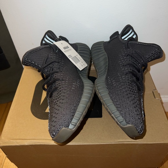 Yeezy Boost 350 V2 ‘Cinder’ ❤️‍🔥

Size - 7.5 Womans / 6.5 mens / 39.5 Euro - Picture 7 of 8